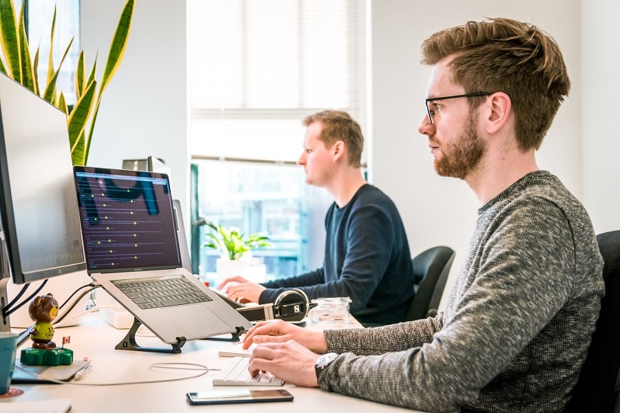 Customer service specialist in France