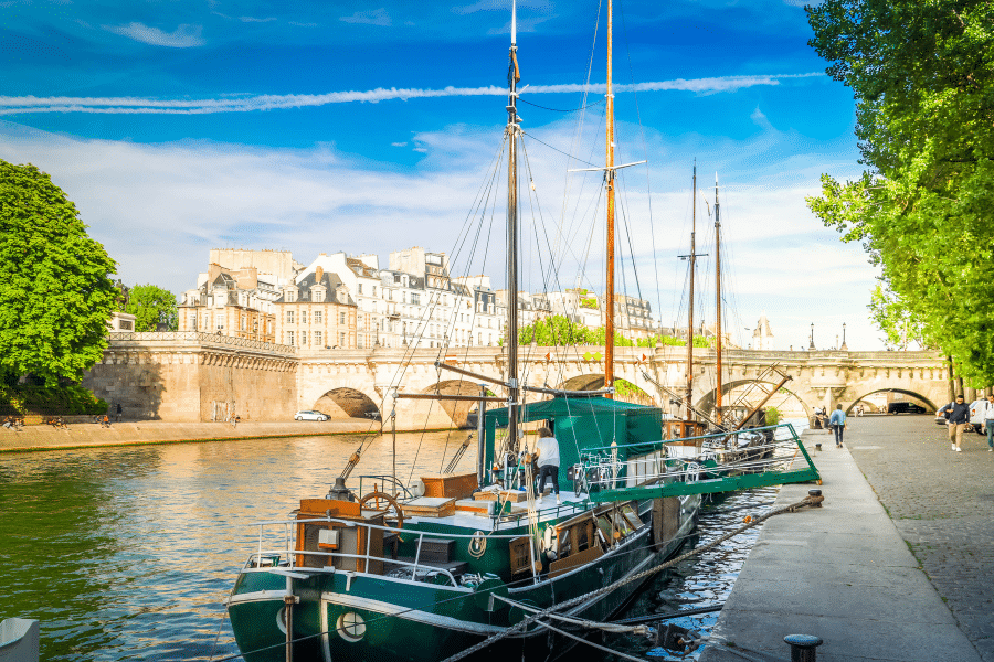 Unique things to do in Paris France
